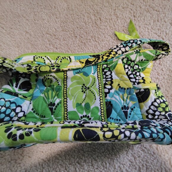 Vera Bradley ' limes up' lot - Picture 8 of 9